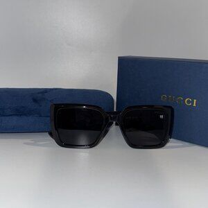 Black gucci vintage glasses with canvas on each side